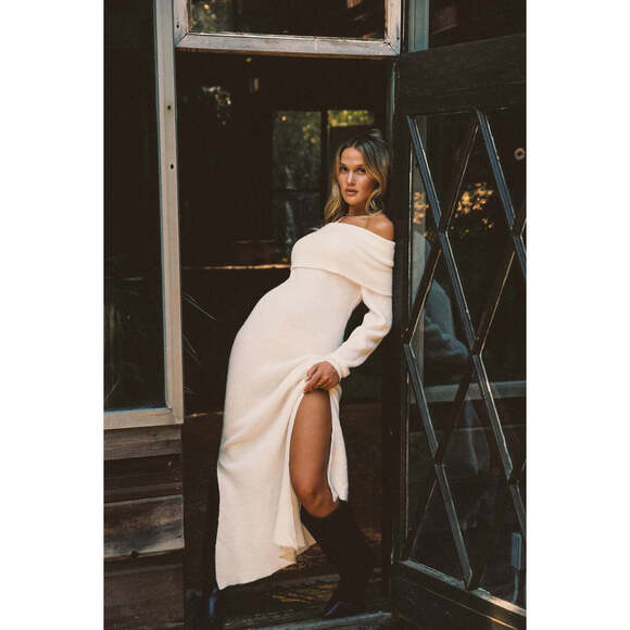 12th Tribe Simone White Off The Shoulder Sweater Maxi Dress Size SS - Picture 2 of 4